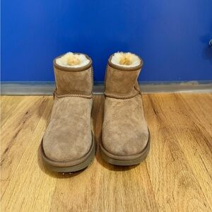 UGG Classic Mini II